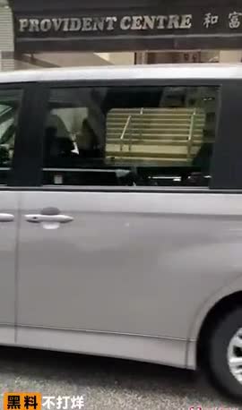 Preview for 香港北角和富道驚現 裸女 大街上與一男的你追我趕大打出手網民驚呼到底發生了什麼 酷愛成人網coolinet 