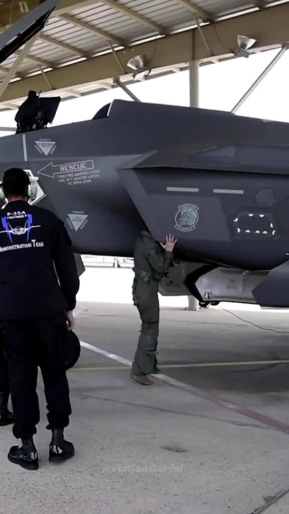 Preview for Nữ Phi công lái tiêm kích Mỹ đế