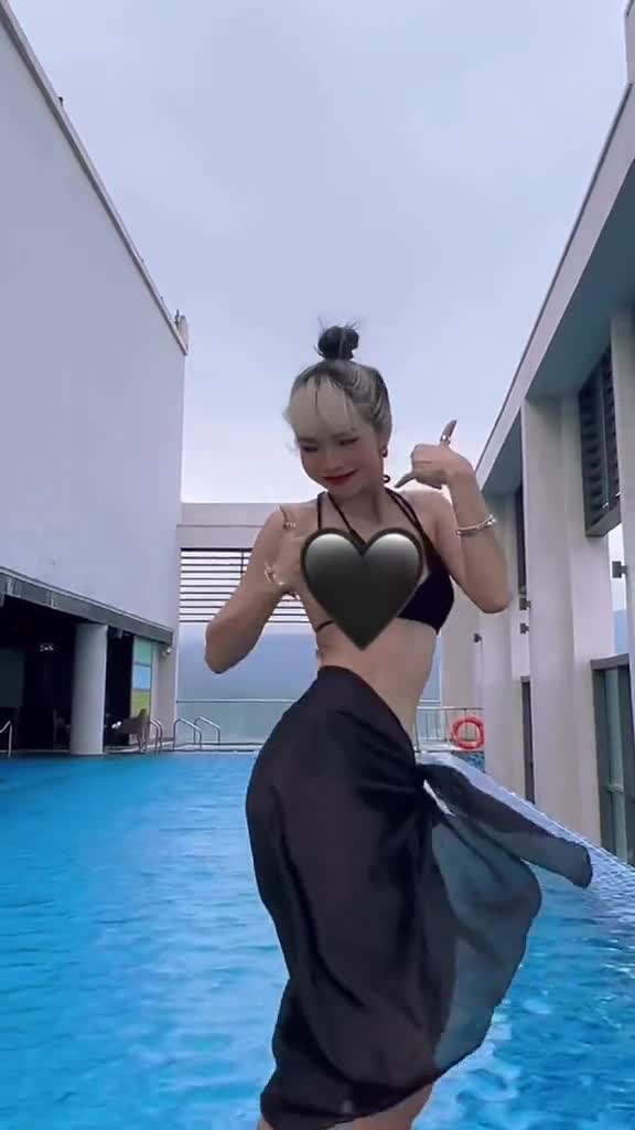 Preview for Lần đầu tiên mặc … #TikTokDanceVN #BNdanceteam