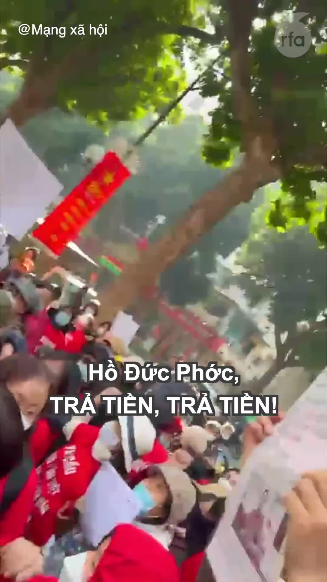 Preview for Trái chủ Tân Hoàng Minh, SCB biểu tình trước Bộ Tài chính Hồ Đức Phớc trả tiền! #shorts