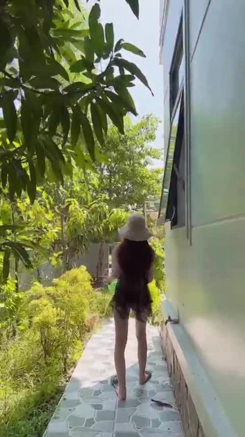 Preview for Hệt như lúc này Anh nghĩ mình vừa quên đi nụ cười em ngày nắng Mà ngoài kia , mây như sắp kéo về 🍃🎶 #kieutrinhminn #ktminn105 #reels Instagram 360p