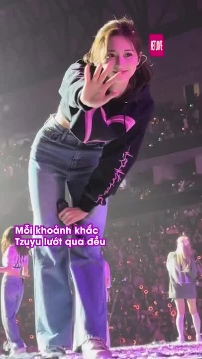 Preview for Muốn biết Tzuyu TWICE đẹp như thế nào, cứ nhìn ảnh cam thường tại concert Netbiz News#228 #shorts