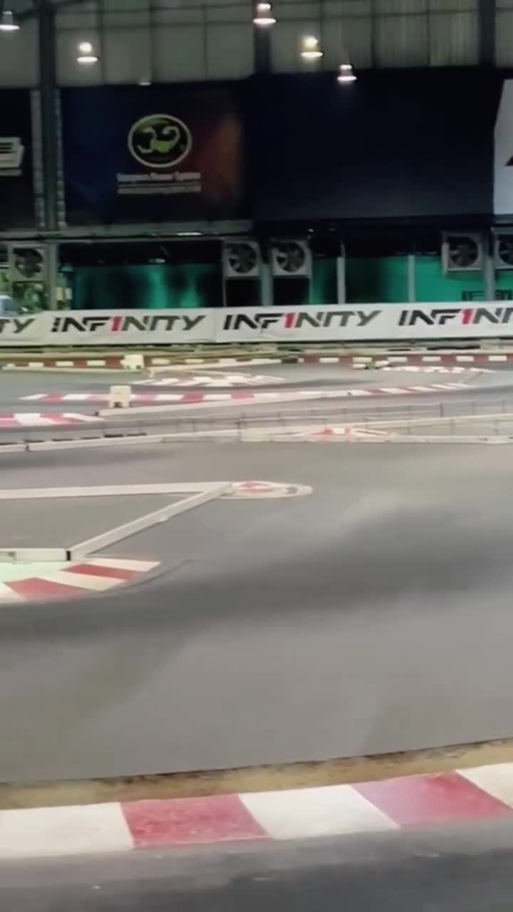 Preview for Thái Lan có trò đua xe mô tô điều khiển này hay quá